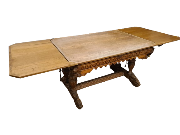 Antiker Esstisch Französische Renaissance aus edlem Nussbaumholz