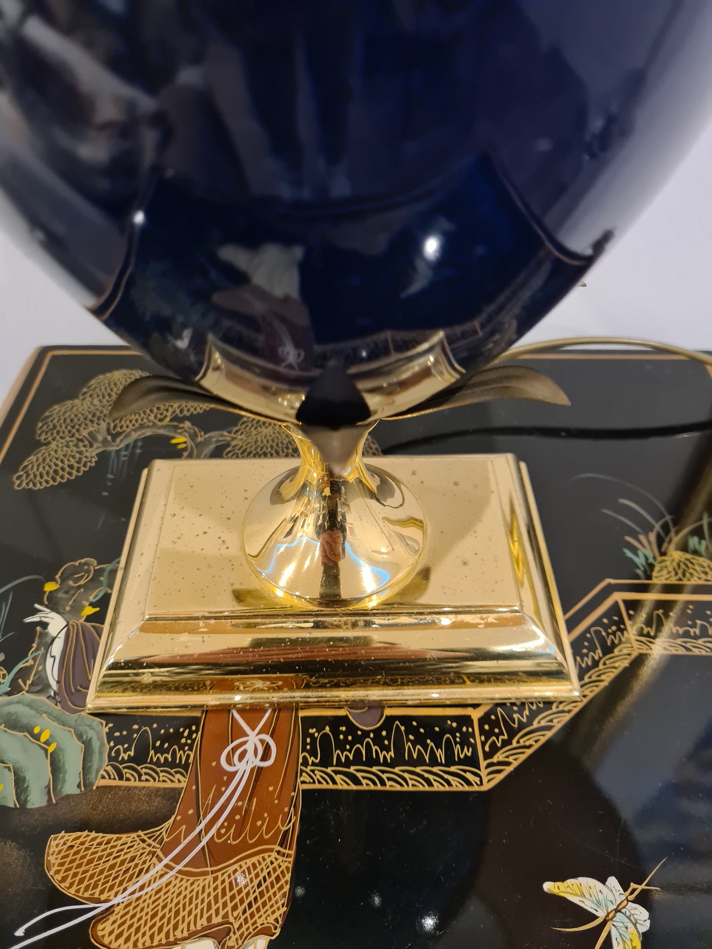 Le Dauphin Tischlampe – Porzellan Messing