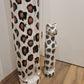 Set aus 2 handgeschnitzten und handbemalten Jaguar-Figuren aus Holz