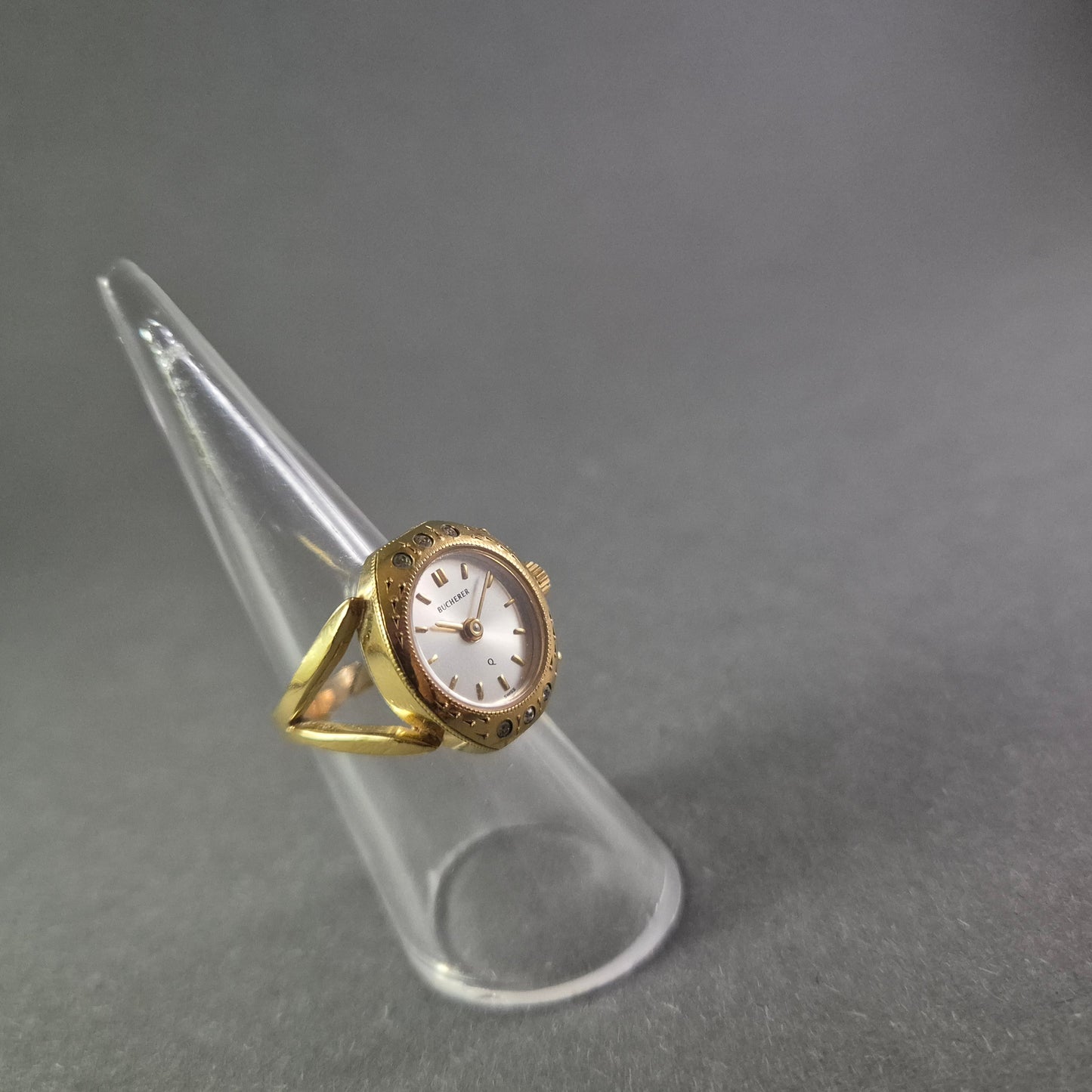 Eleganter Bucherer Damenring-Uhr – Einzigartiger Stil und Funktionalität