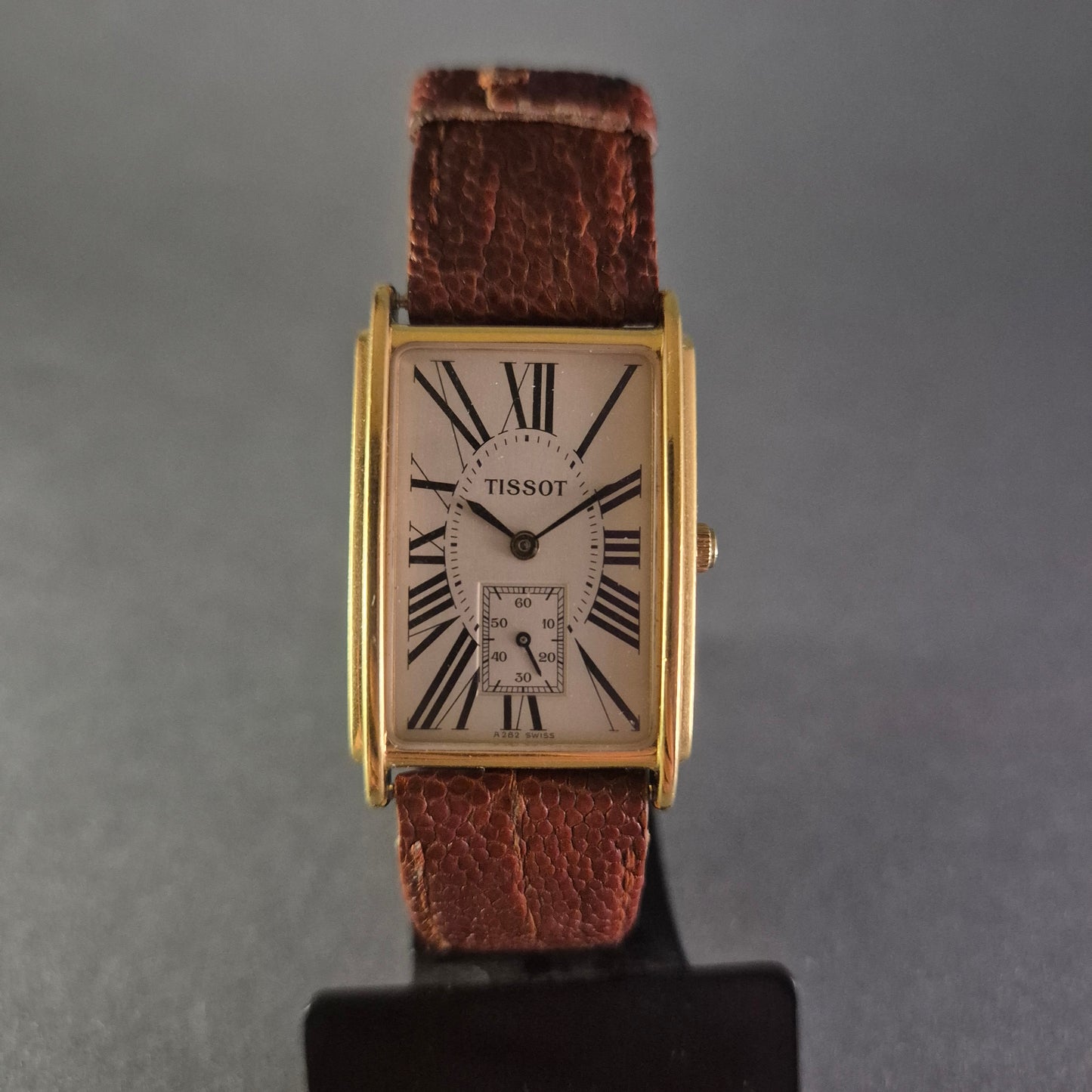 Elegante Tissot Herrenarmbanduhr – Klassisches Design mit rechteckigem Gehäuse