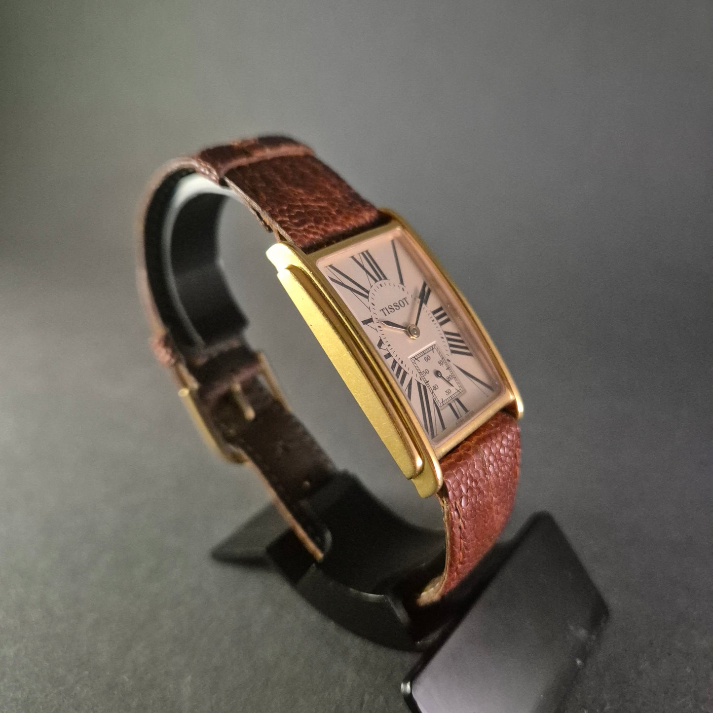 Elegante Tissot Herrenarmbanduhr – Klassisches Design mit rechteckigem Gehäuse