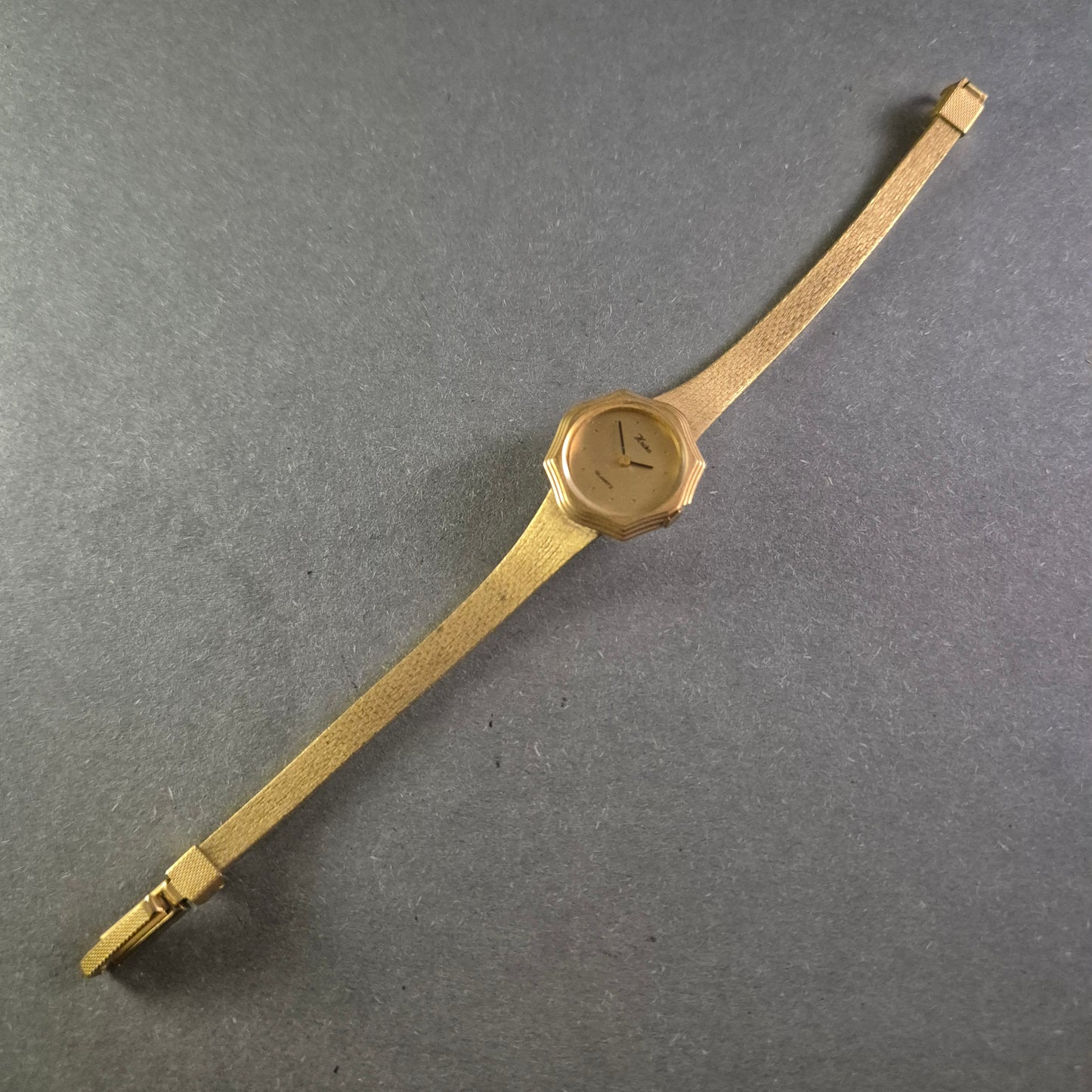 Elegante Heika Damenuhr – Schlichtes Design in Goldoptik