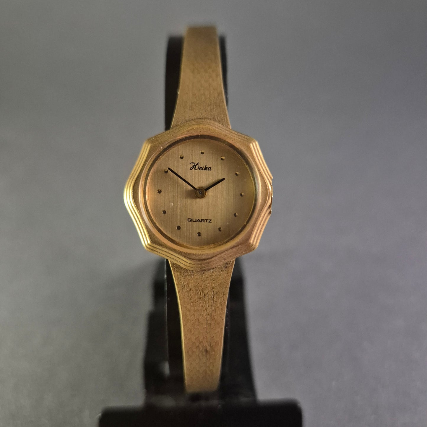 Elegante Heika Damenuhr – Schlichtes Design in Goldoptik