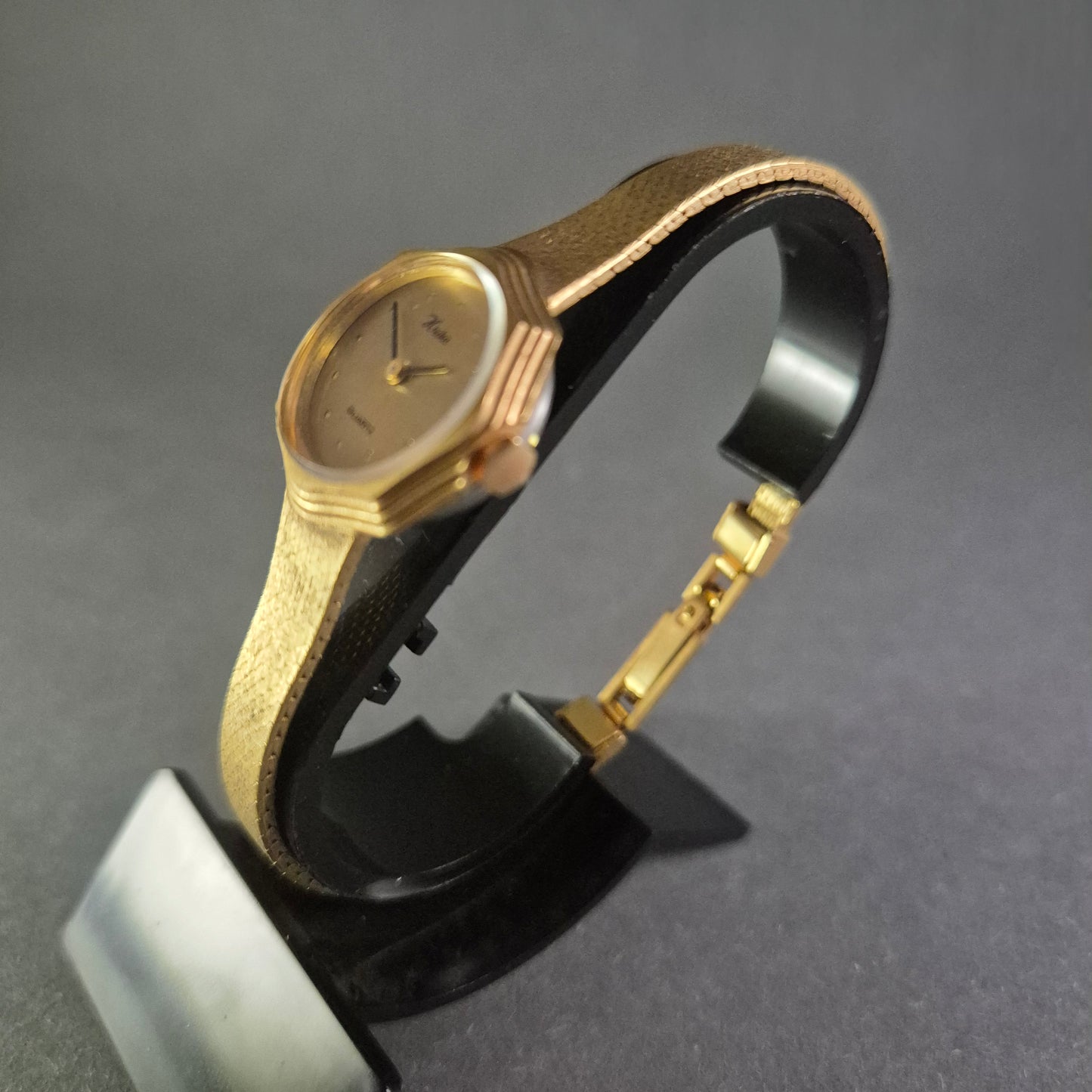 Elegante Heika Damenuhr – Schlichtes Design in Goldoptik