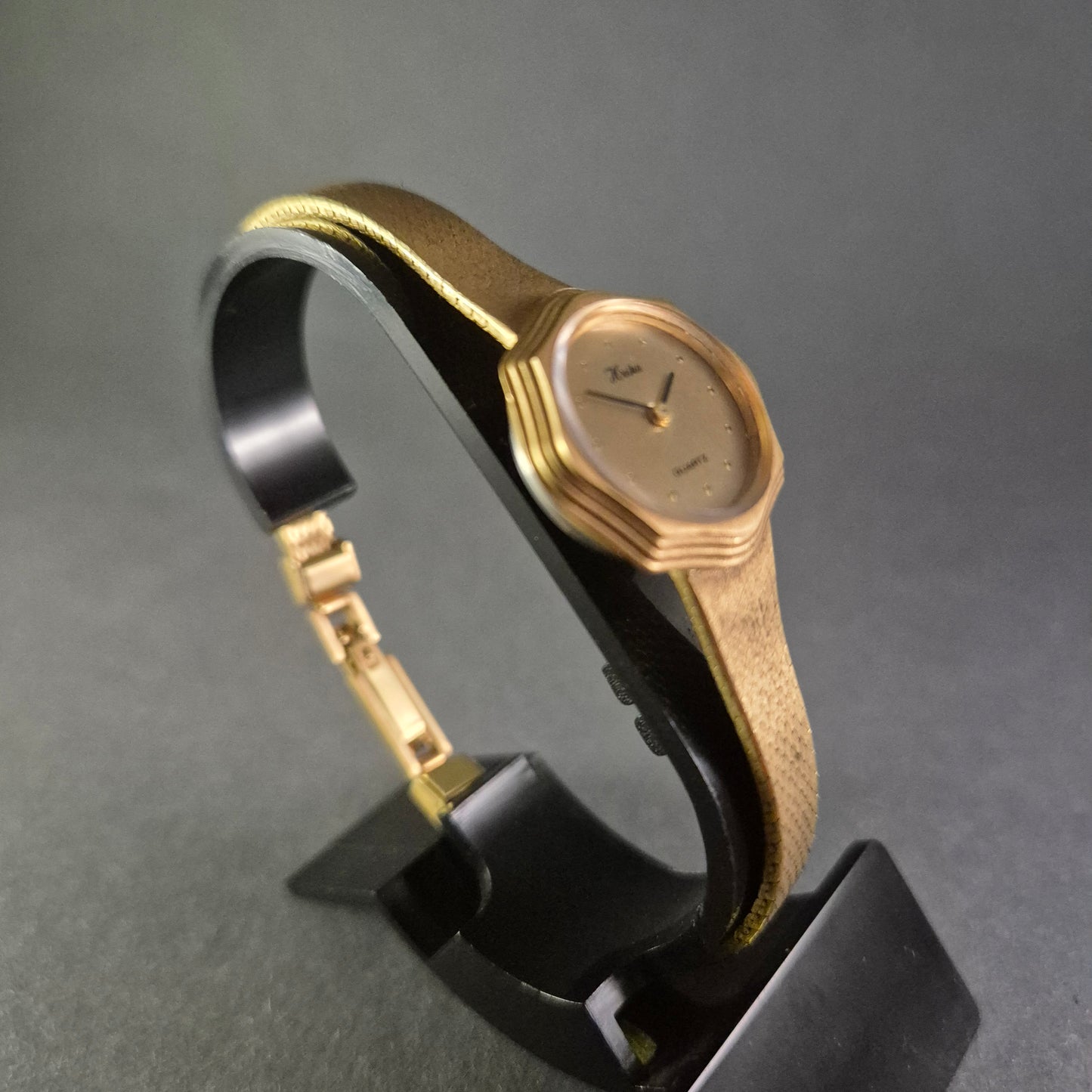 Elegante Heika Damenuhr – Schlichtes Design in Goldoptik