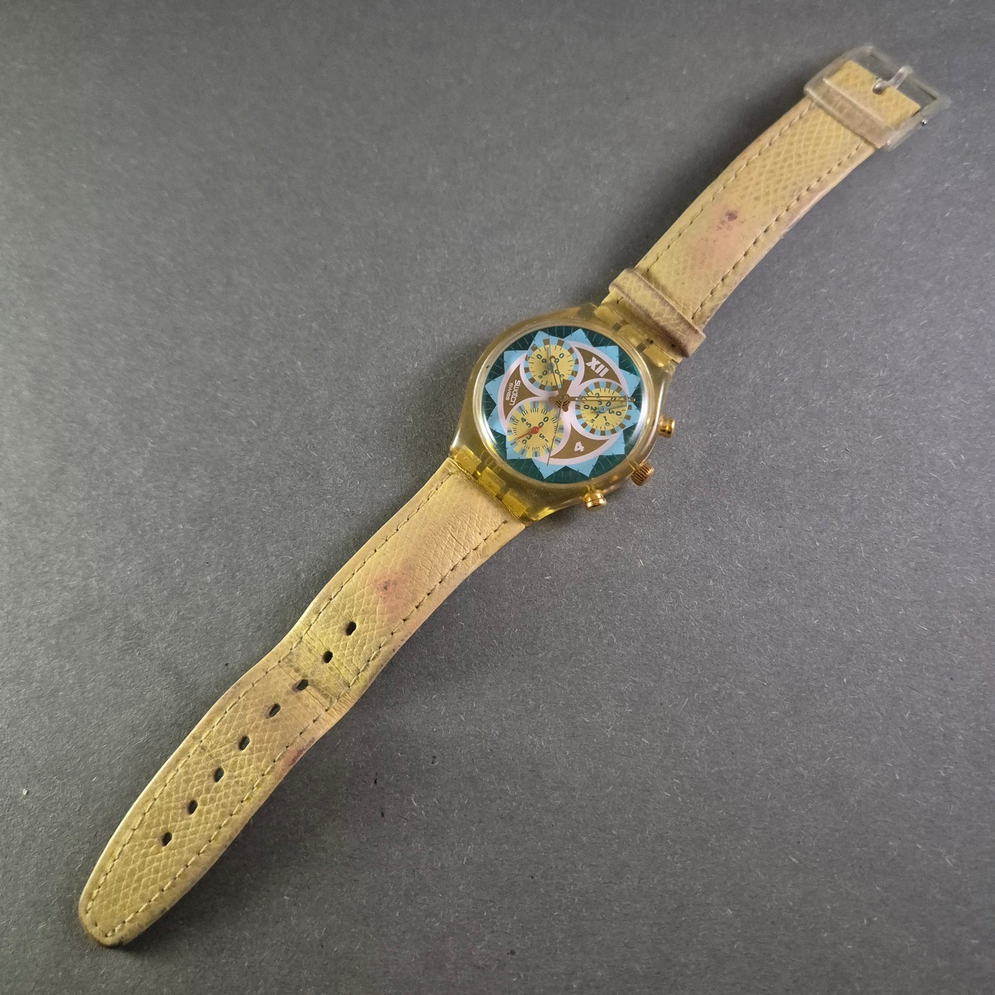 Extravaganter Swatch Chronograph – Farbiger Hingucker mit einzigartigem Design