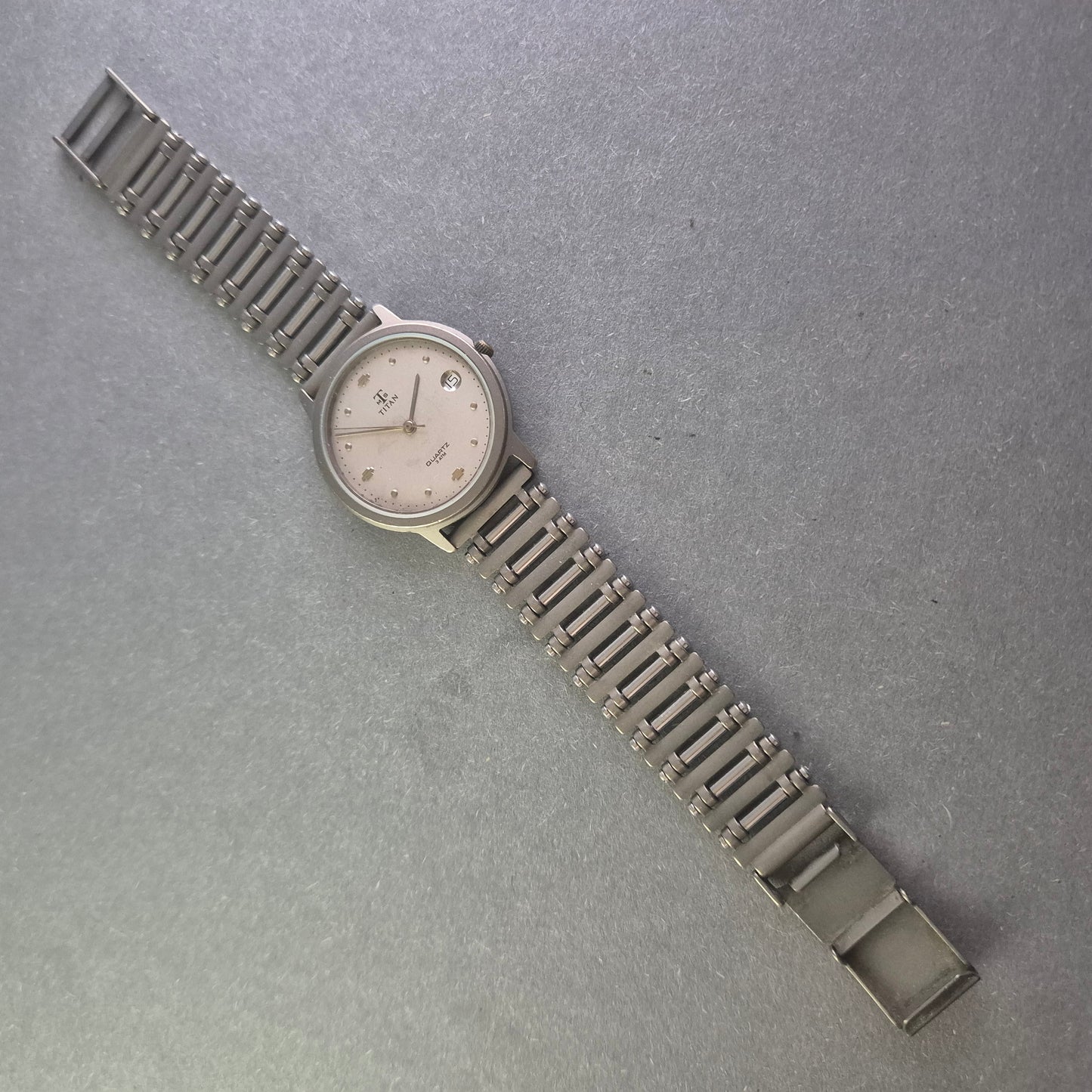 Elegante Titan Herrenarmbanduhr – Minimalistisches Design mit Funktionalität