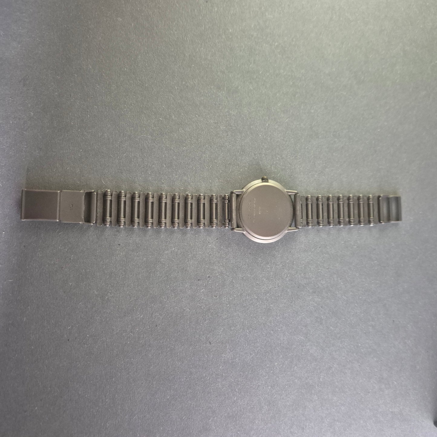 Elegante Titan Herrenarmbanduhr – Minimalistisches Design mit Funktionalität