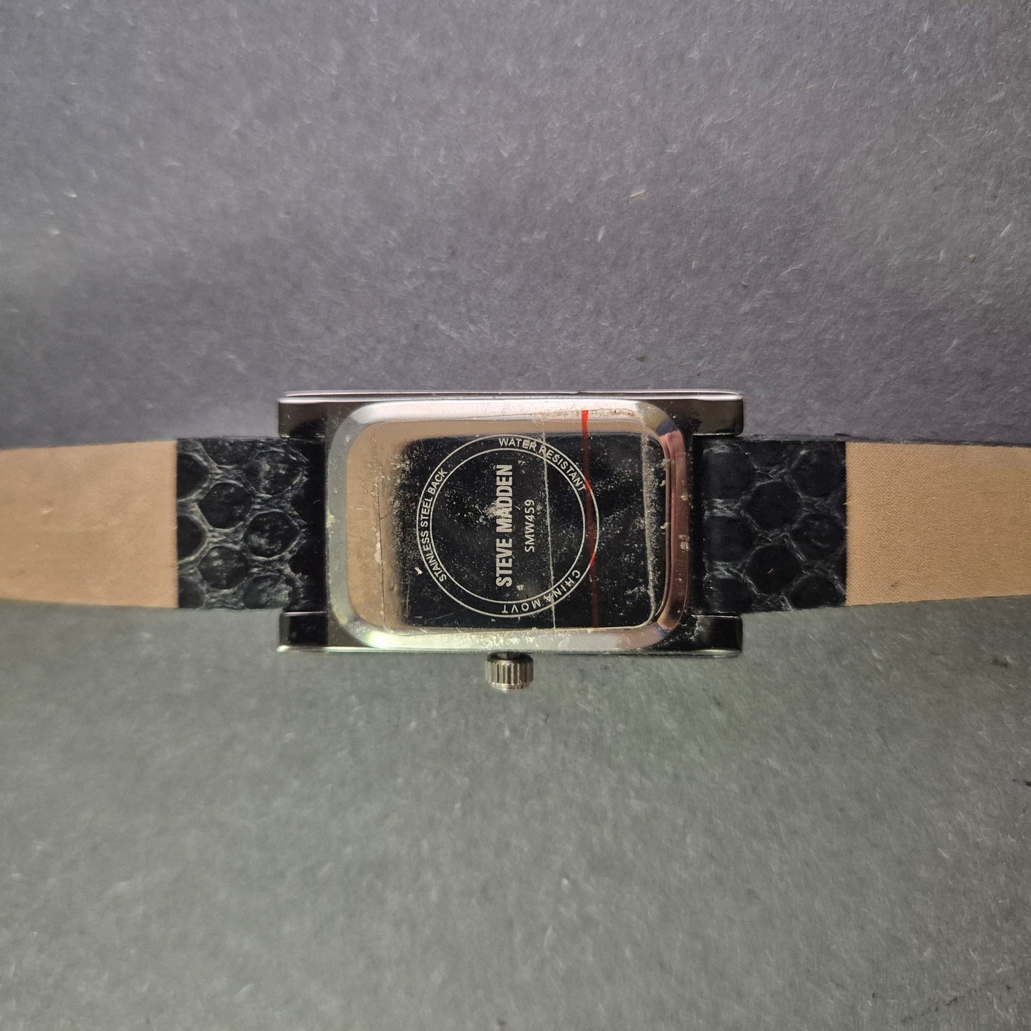 Steve Madden Damenarmbanduhr – Modernes Design mit rechteckigem Gehäuse