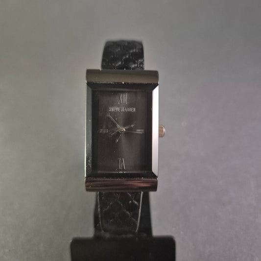 Steve Madden Damenarmbanduhr – Modernes Design mit rechteckigem Gehäuse