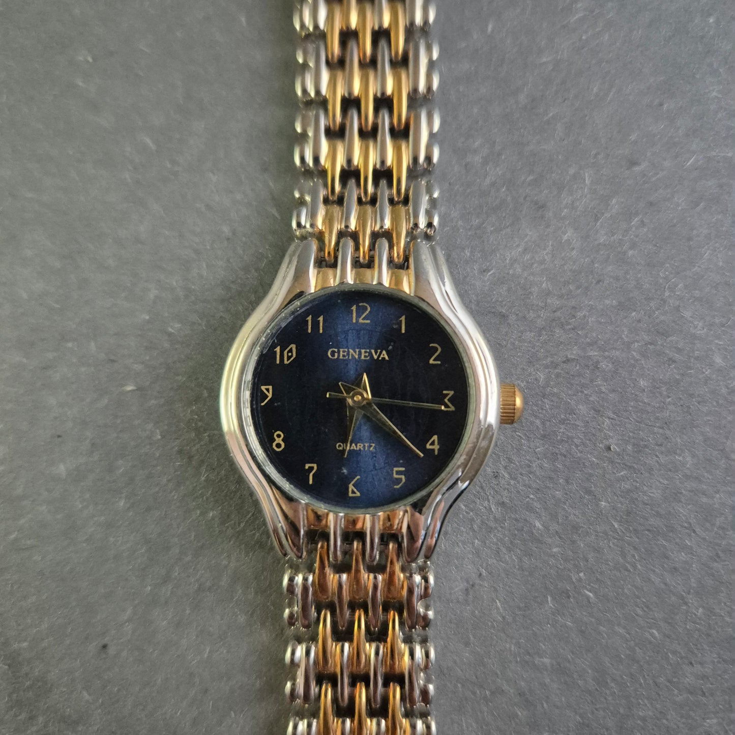 Geneva Damenarmbanduhr – Klassisches Design in Bicolor