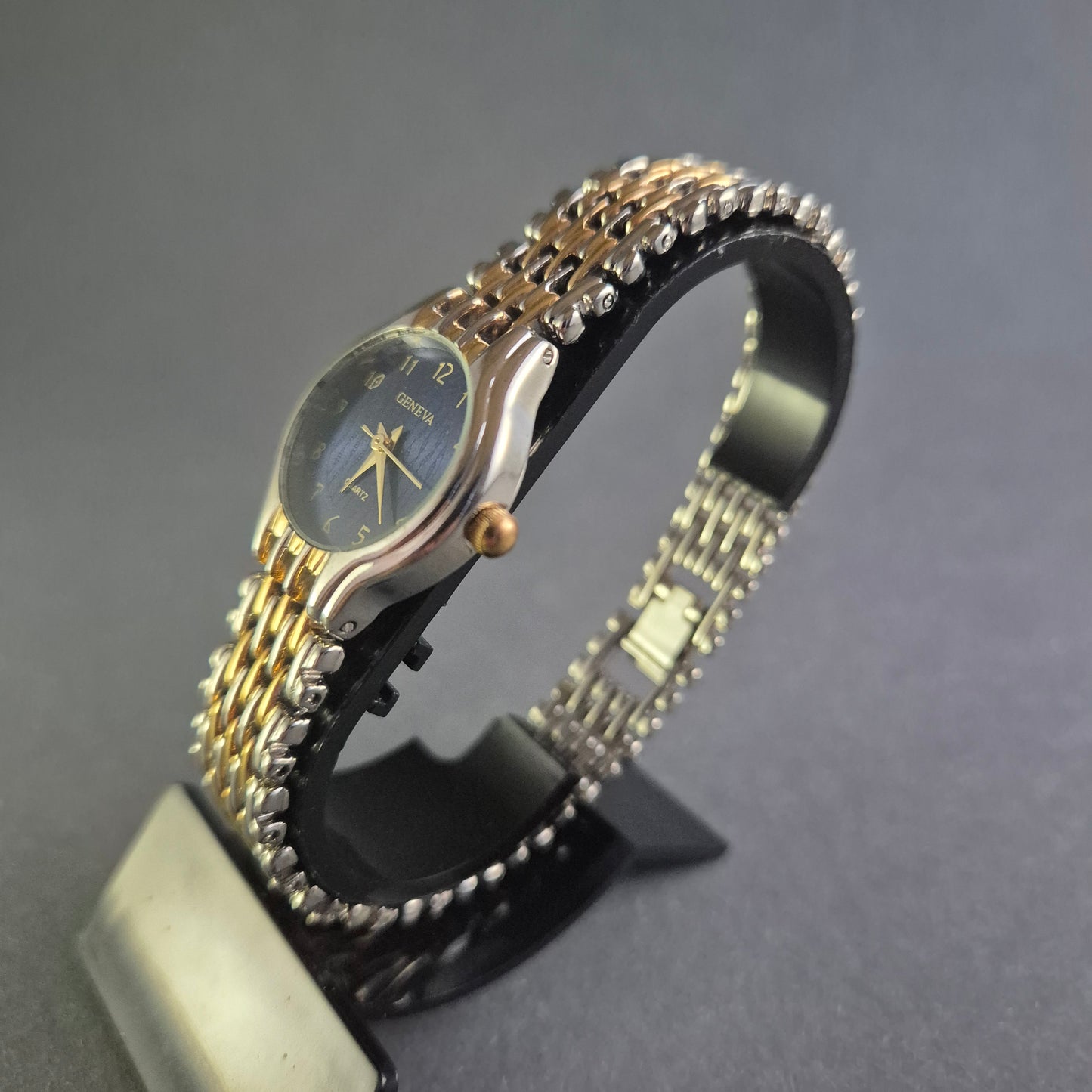 Geneva Damenarmbanduhr – Klassisches Design in Bicolor