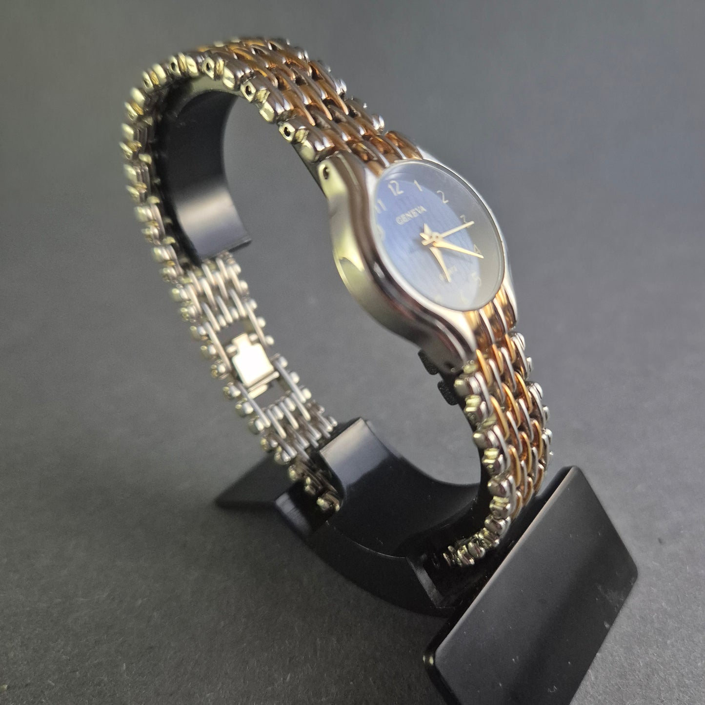 Geneva Damenarmbanduhr – Klassisches Design in Bicolor