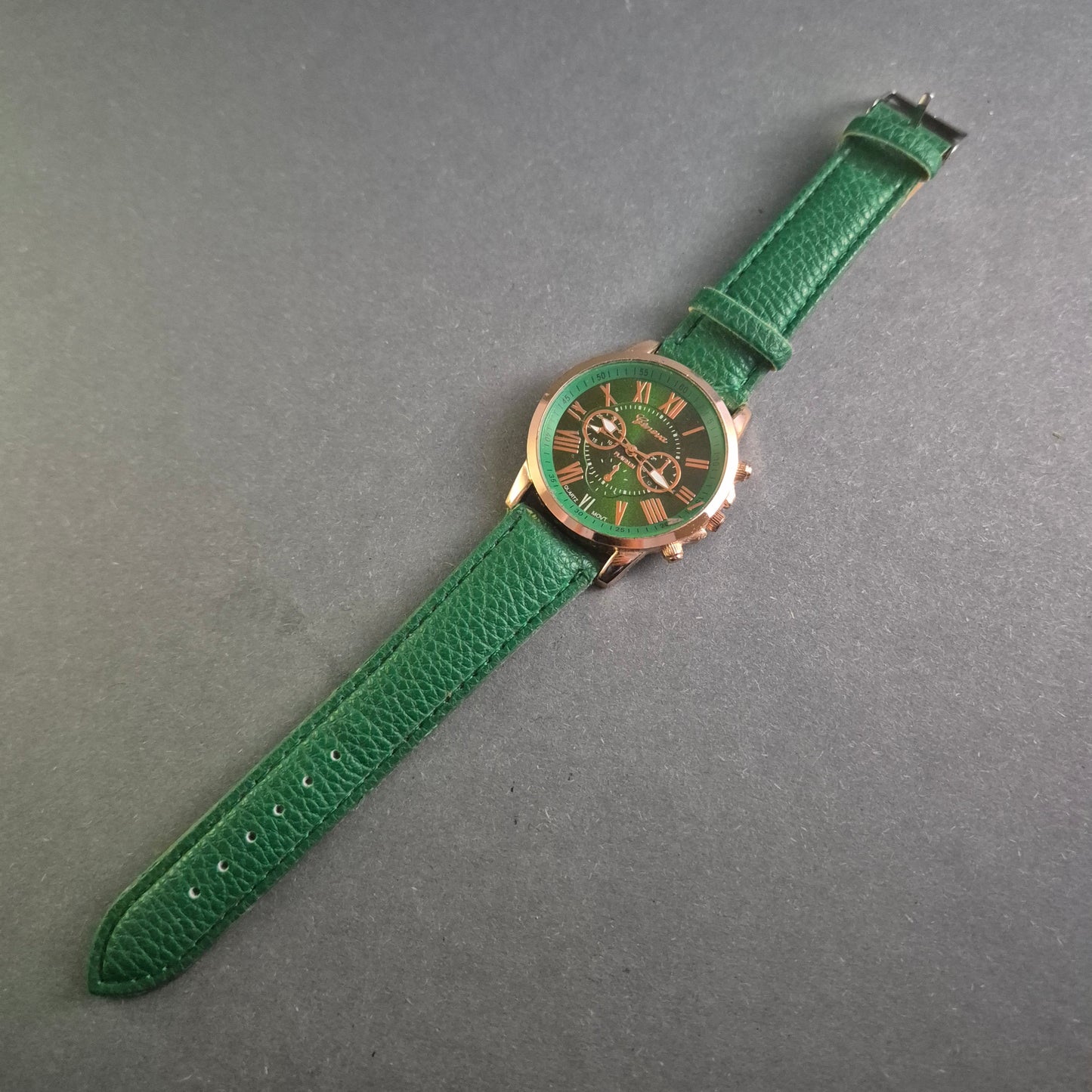 Stilvolle Geneva Damenarmbanduhr – Eleganz in Grün und Roségold