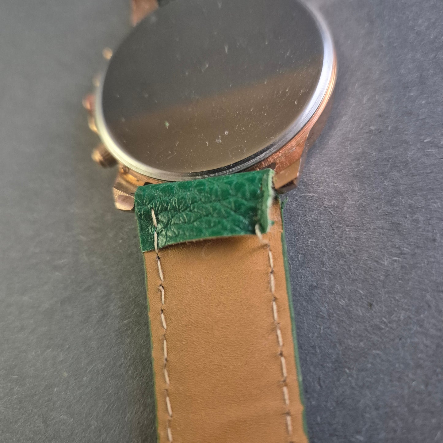 Stilvolle Geneva Damenarmbanduhr – Eleganz in Grün und Roségold