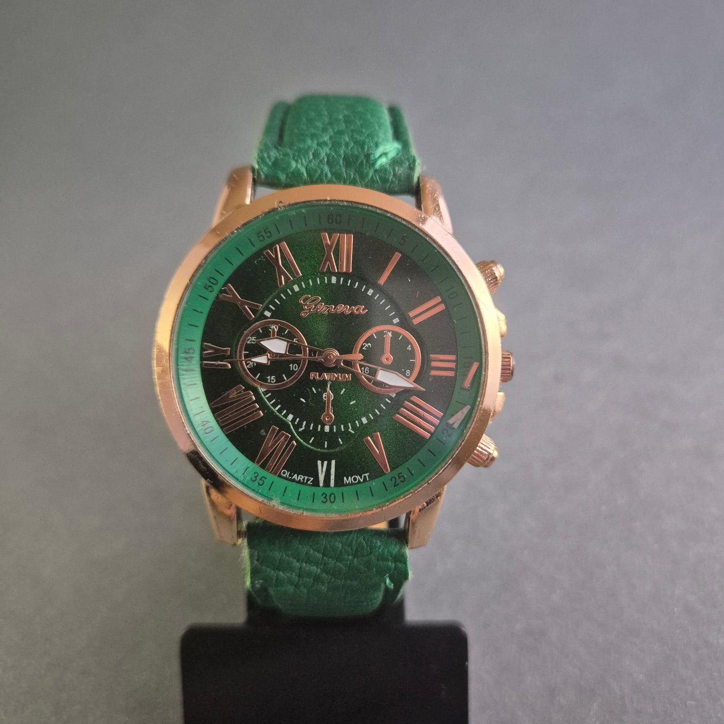 Stilvolle Geneva Damenarmbanduhr – Eleganz in Grün und Roségold