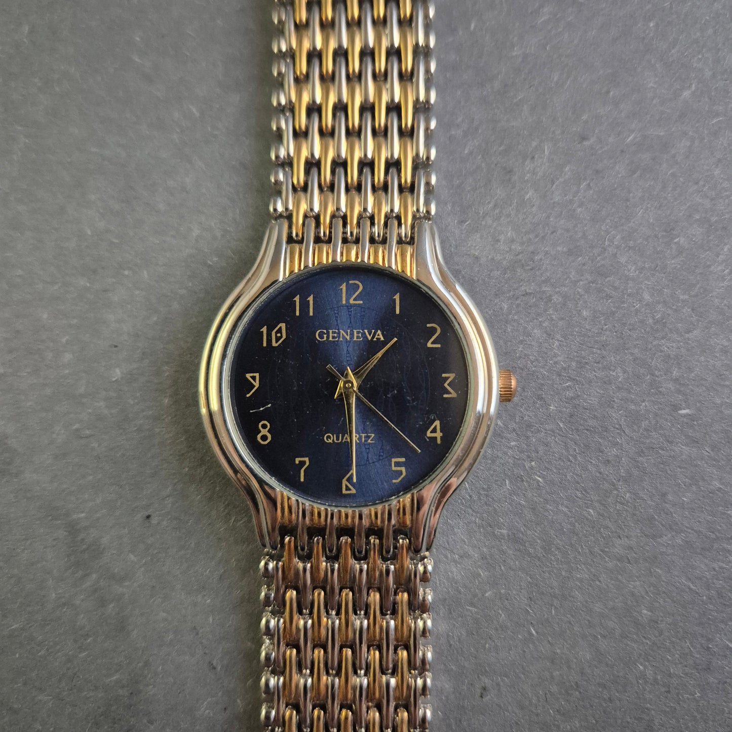 Geneva Damenarmbanduhr – Elegantes Design in Bicolor