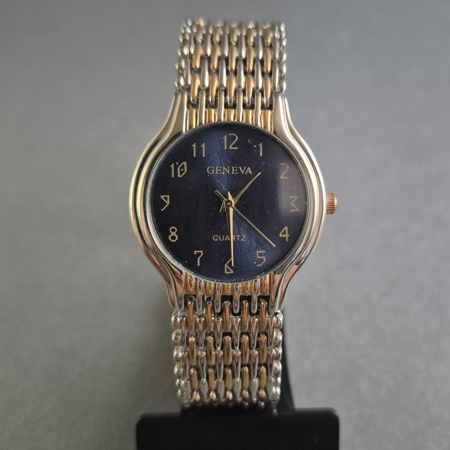 Geneva Damenarmbanduhr – Elegantes Design in Bicolor