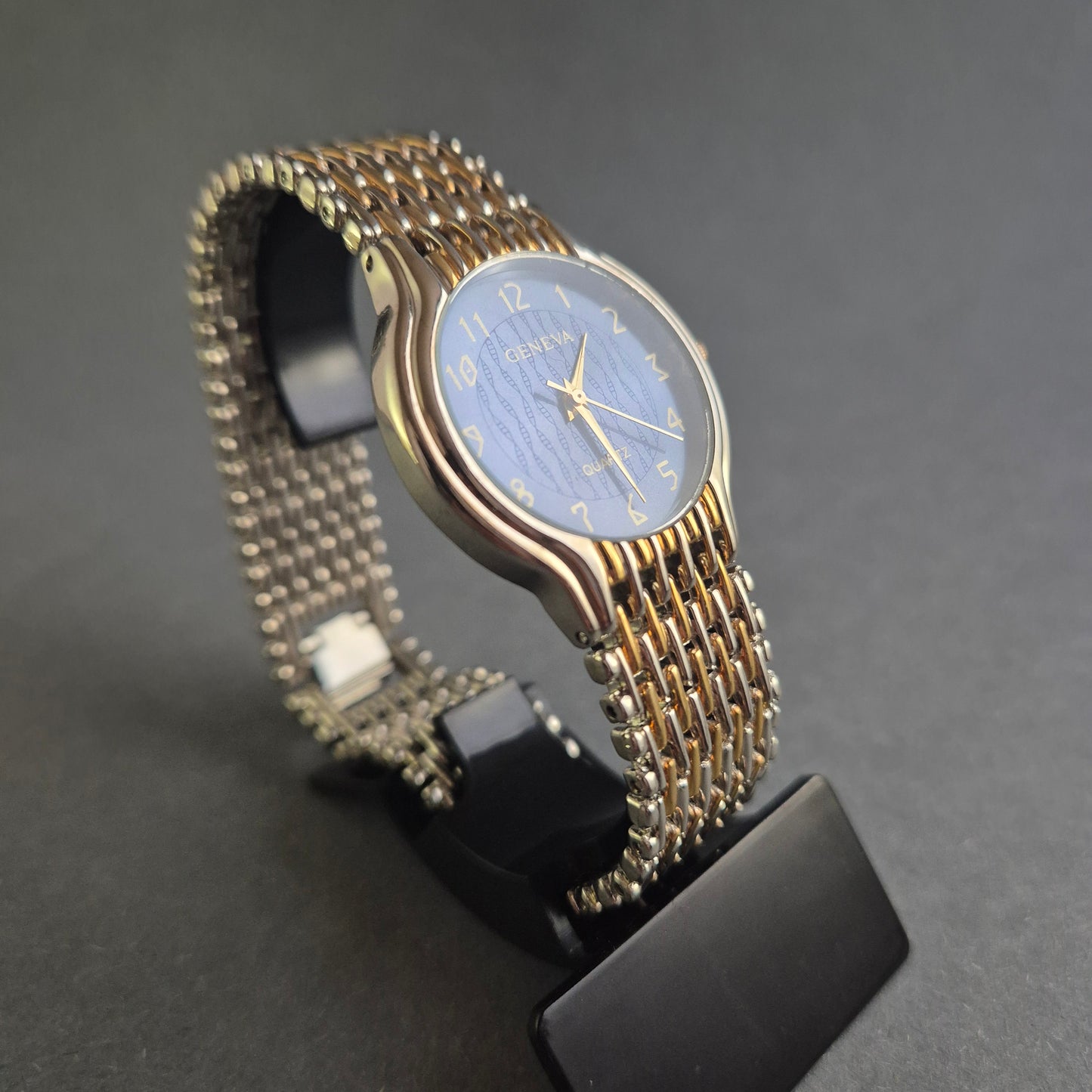 Geneva Damenarmbanduhr – Elegantes Design in Bicolor