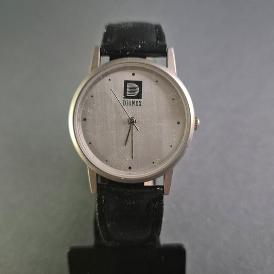Elegante Dionex Armbanduhr – Minimalistischer Stil in Silber
