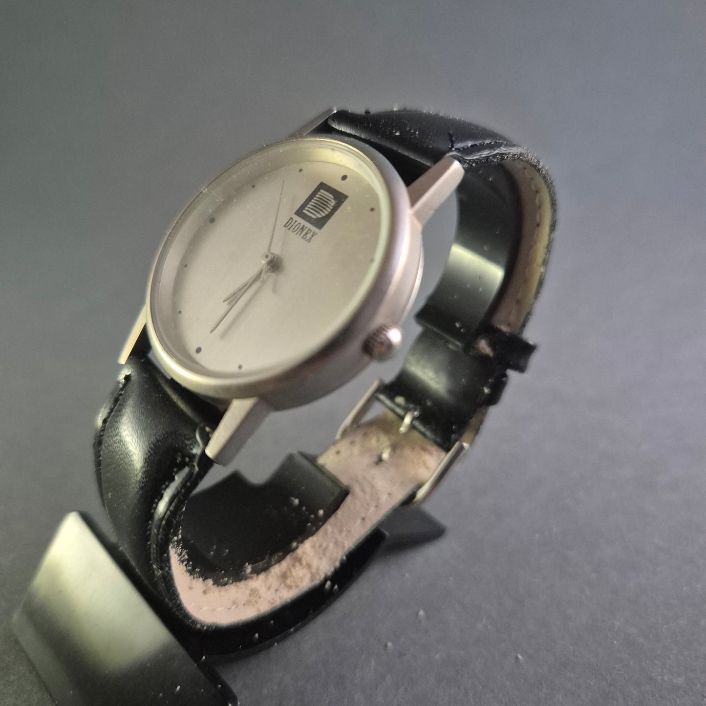 Elegante Dionex Armbanduhr – Minimalistischer Stil in Silber