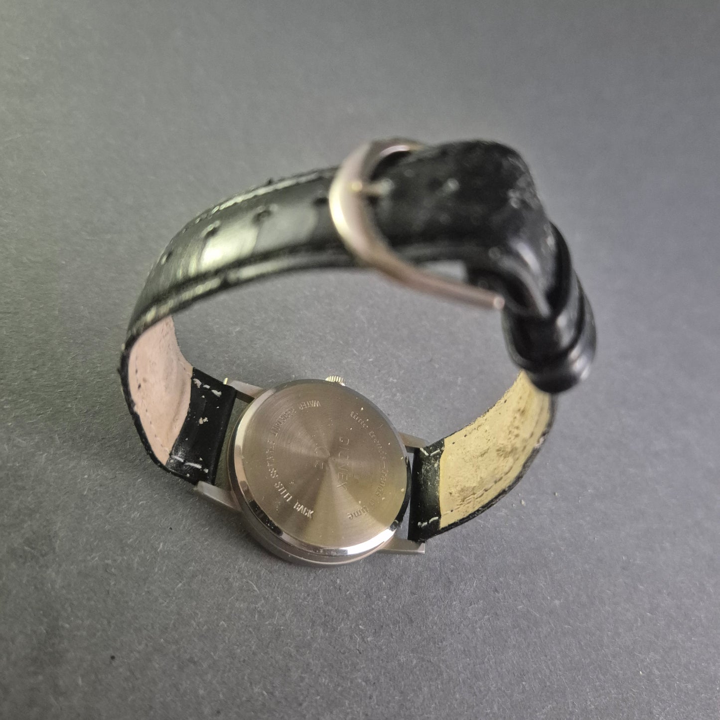 Elegante Dionex Armbanduhr – Minimalistischer Stil in Silber