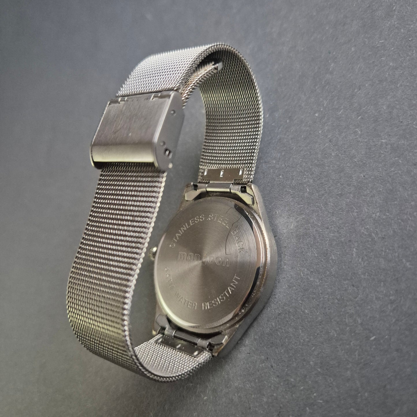 Stilvolle Mangoon Herrenarmbanduhr – Minimalistisches Design mit Mesh-Armband