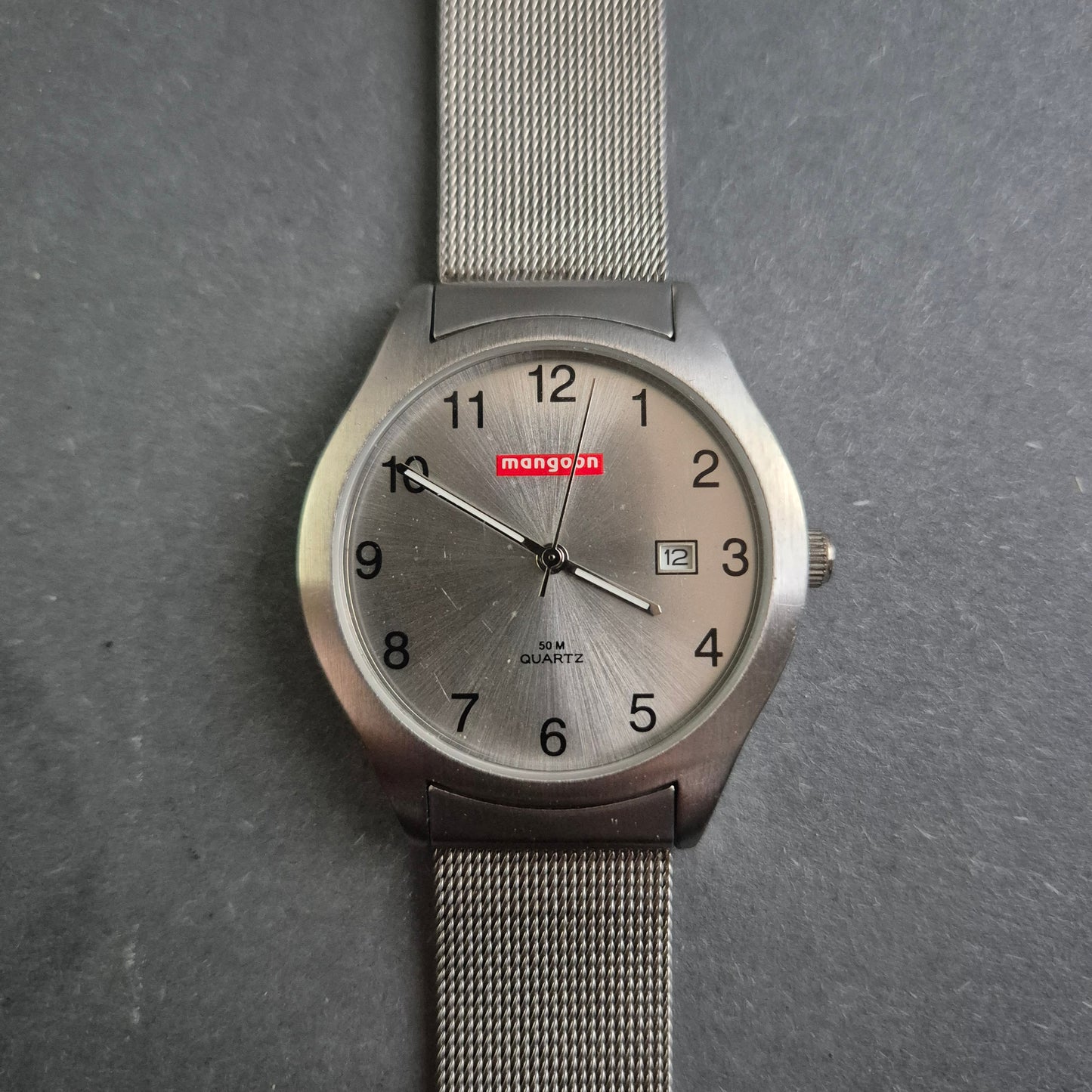 Stilvolle Mangoon Herrenarmbanduhr – Minimalistisches Design mit Mesh-Armband