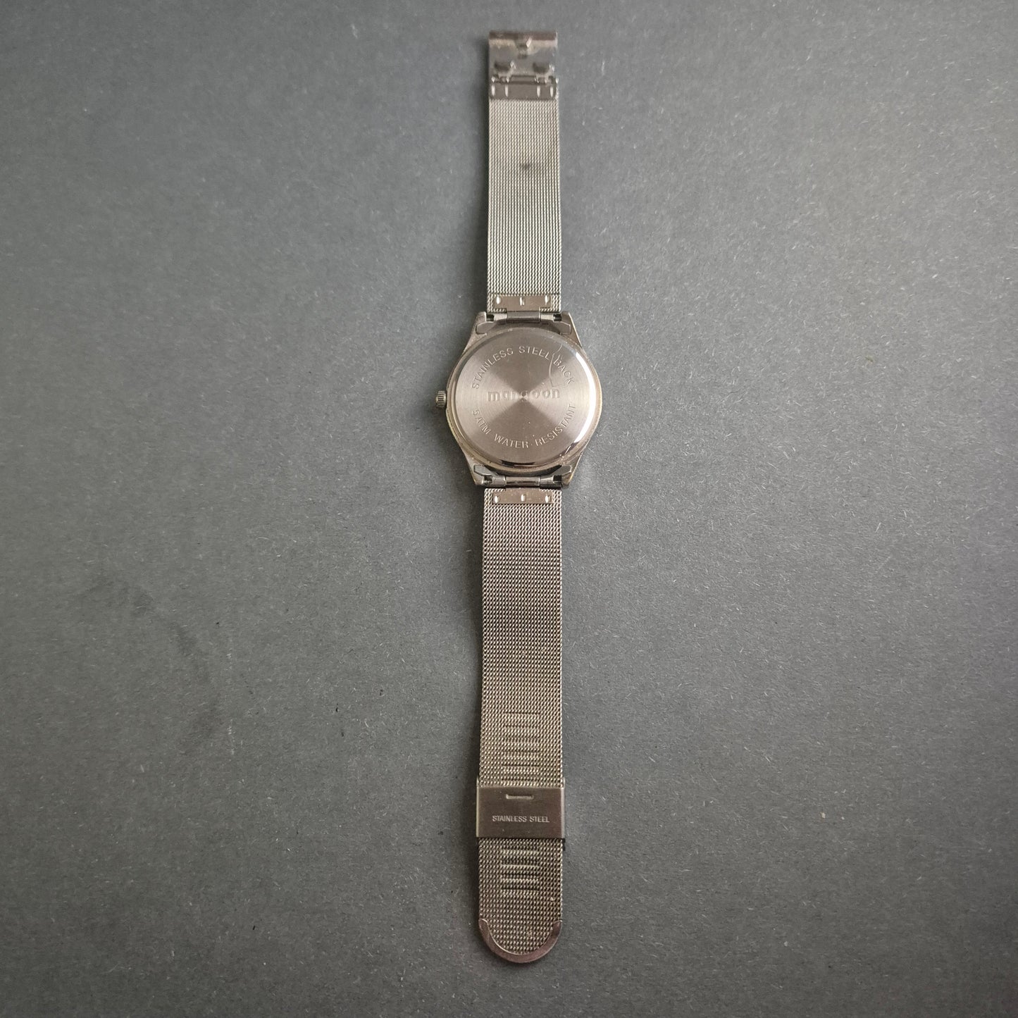 Stilvolle Mangoon Herrenarmbanduhr – Minimalistisches Design mit Mesh-Armband