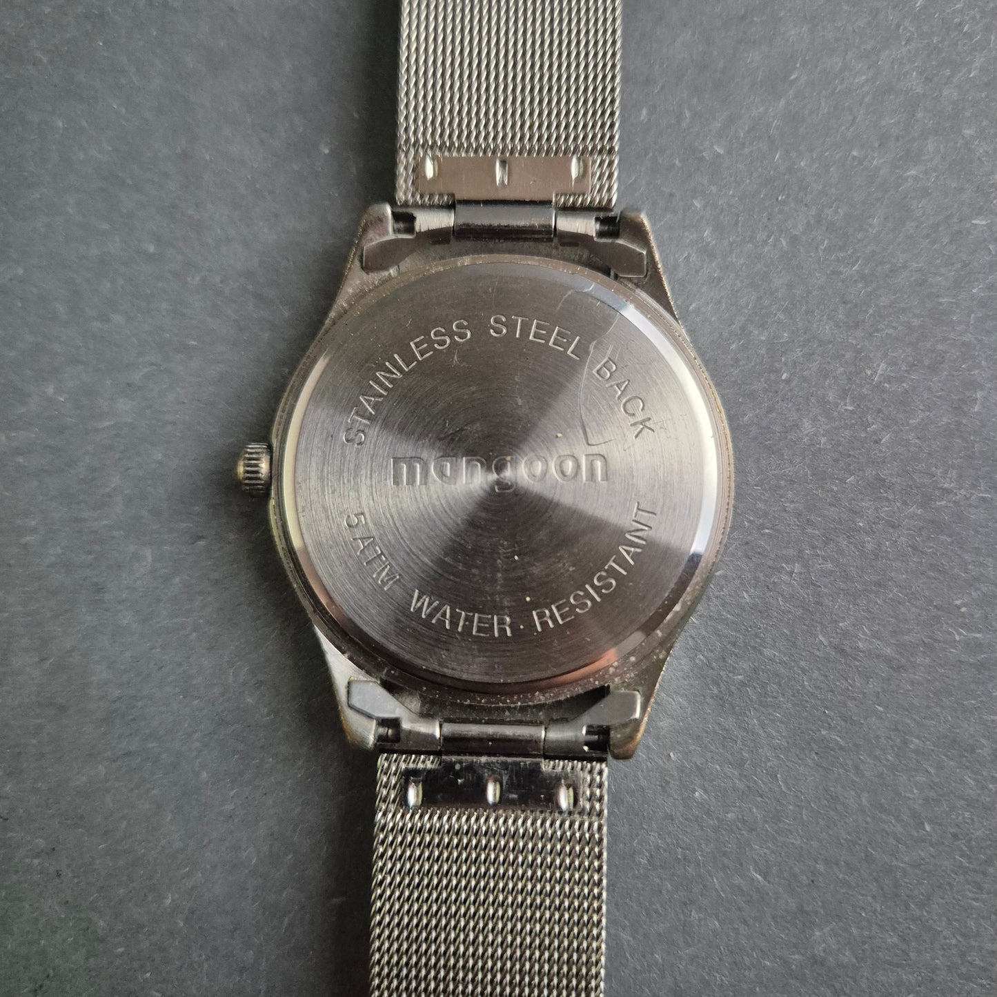 Stilvolle Mangoon Herrenarmbanduhr – Minimalistisches Design mit Mesh-Armband