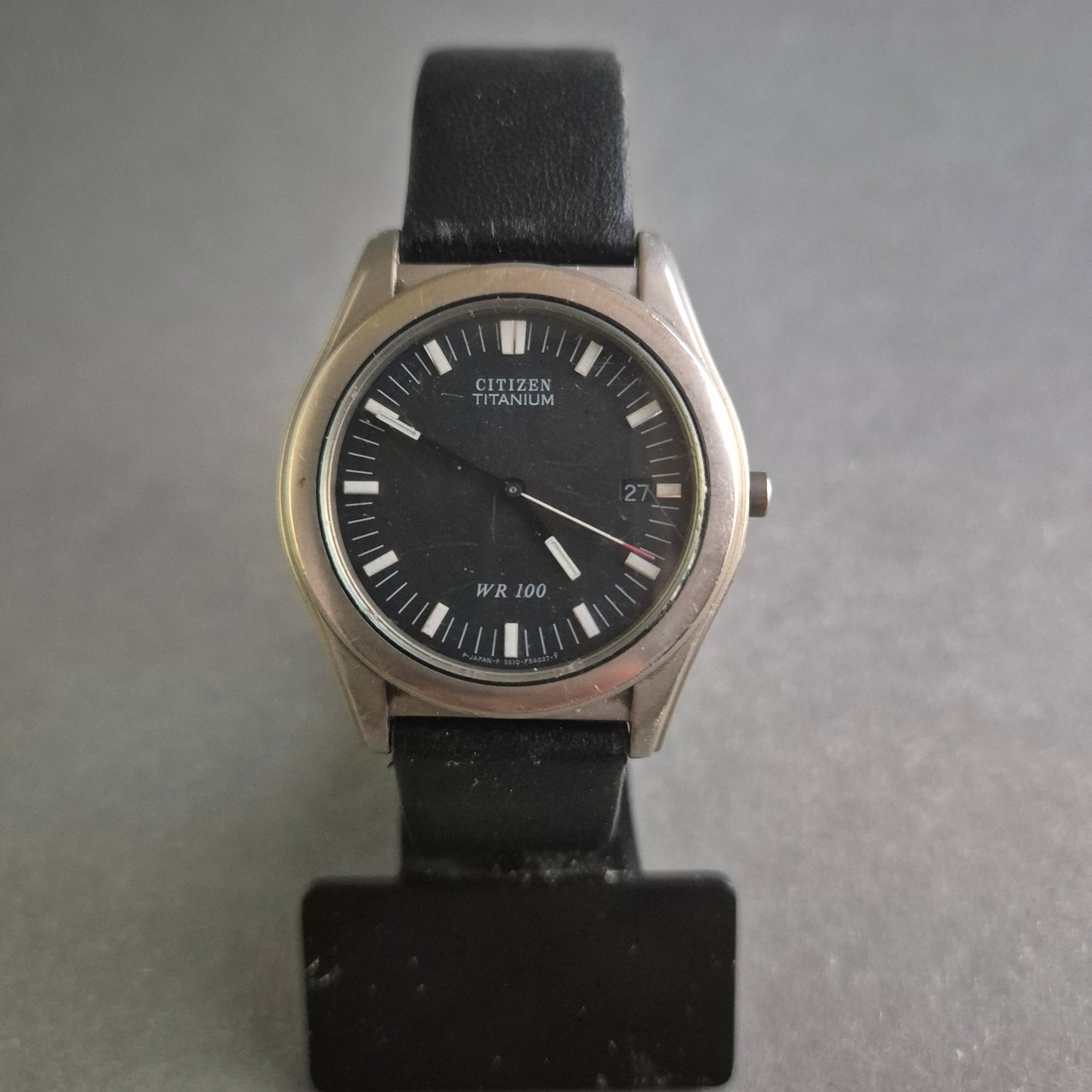 Elegante Citizen Herrenuhr aus Titan – Robust und Stilsicher