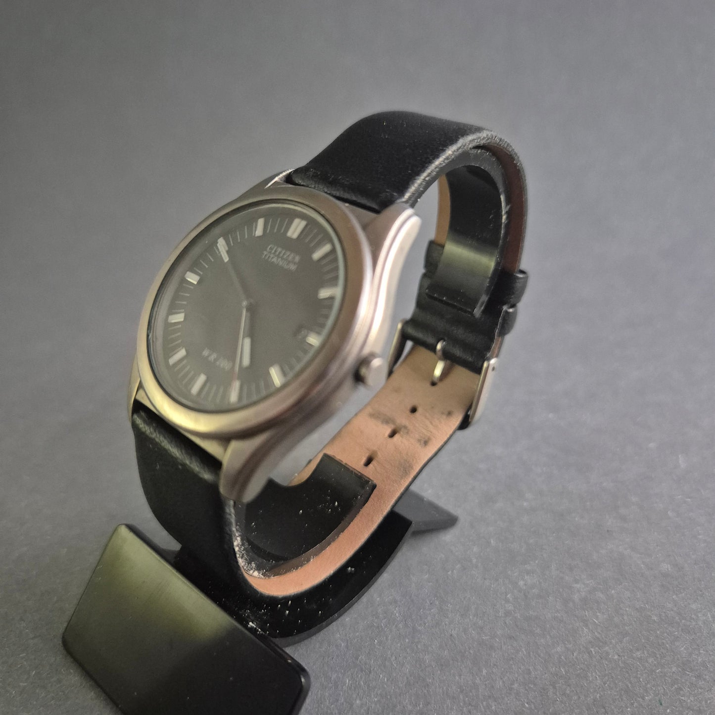 Elegante Citizen Herrenuhr aus Titan – Robust und Stilsicher