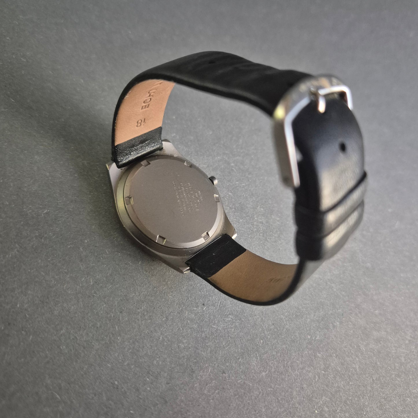 Elegante Citizen Herrenuhr aus Titan – Robust und Stilsicher