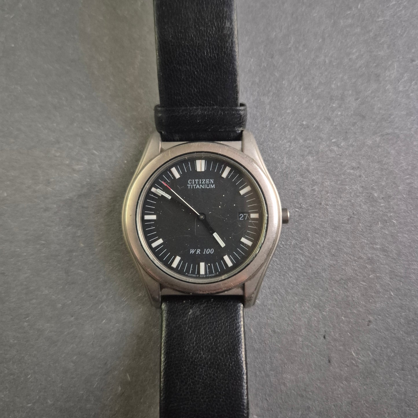 Elegante Citizen Herrenuhr aus Titan – Robust und Stilsicher