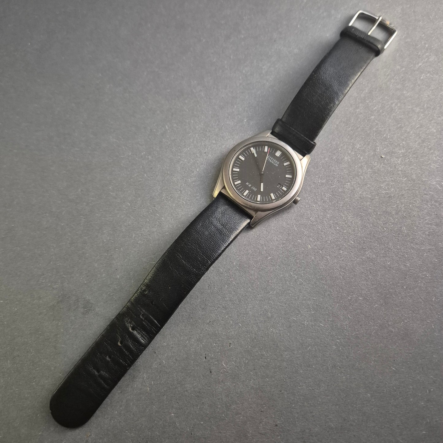 Elegante Citizen Herrenuhr aus Titan – Robust und Stilsicher