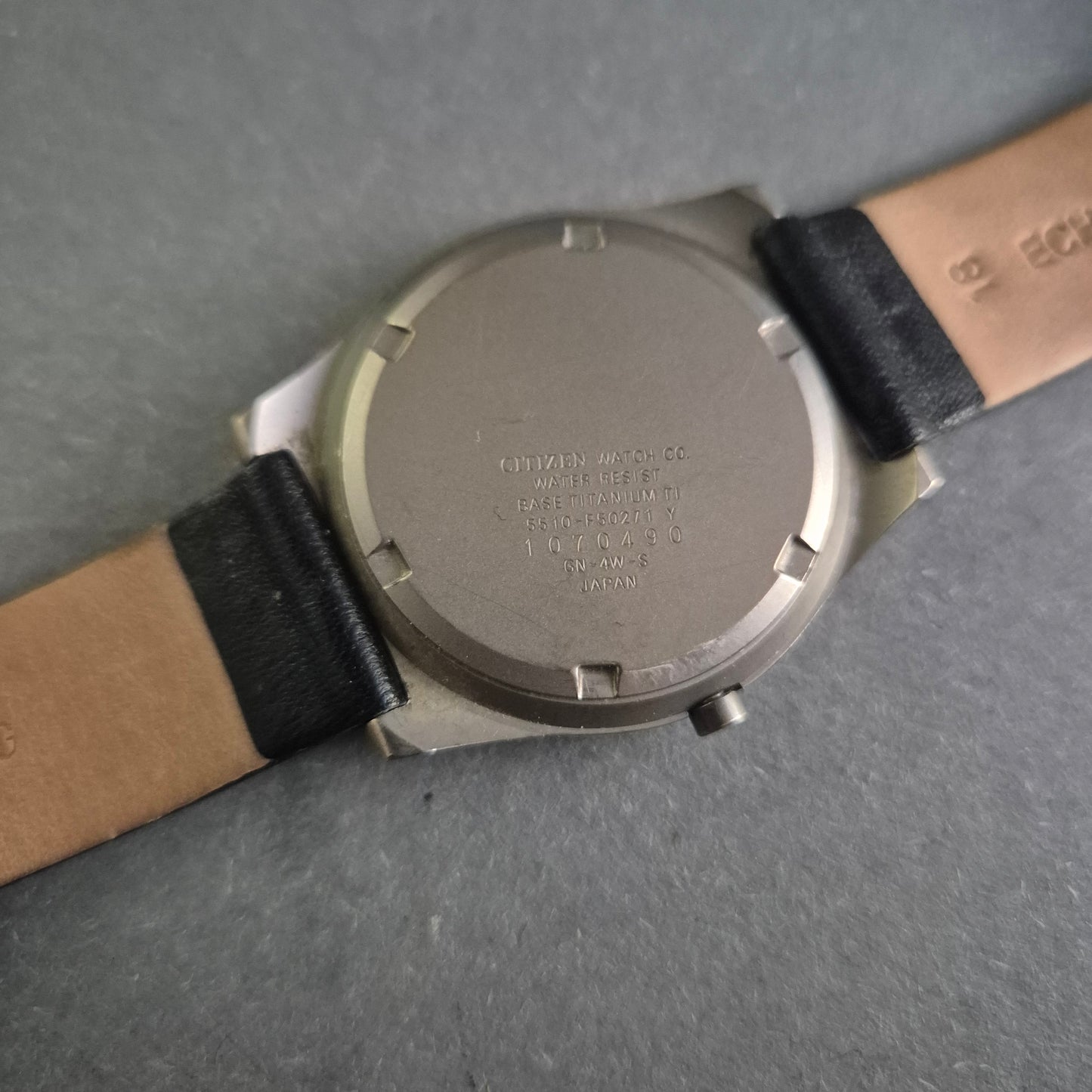 Elegante Citizen Herrenuhr aus Titan – Robust und Stilsicher