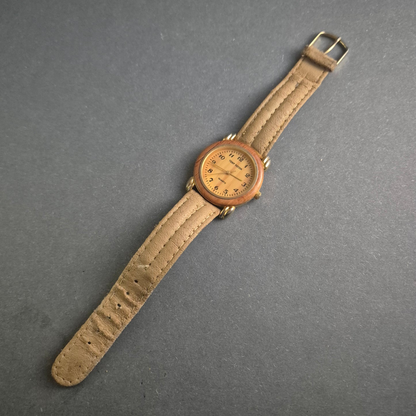 Klassische Temp Tation Damenarmbanduhr – Eleganz mit Holzakzenten