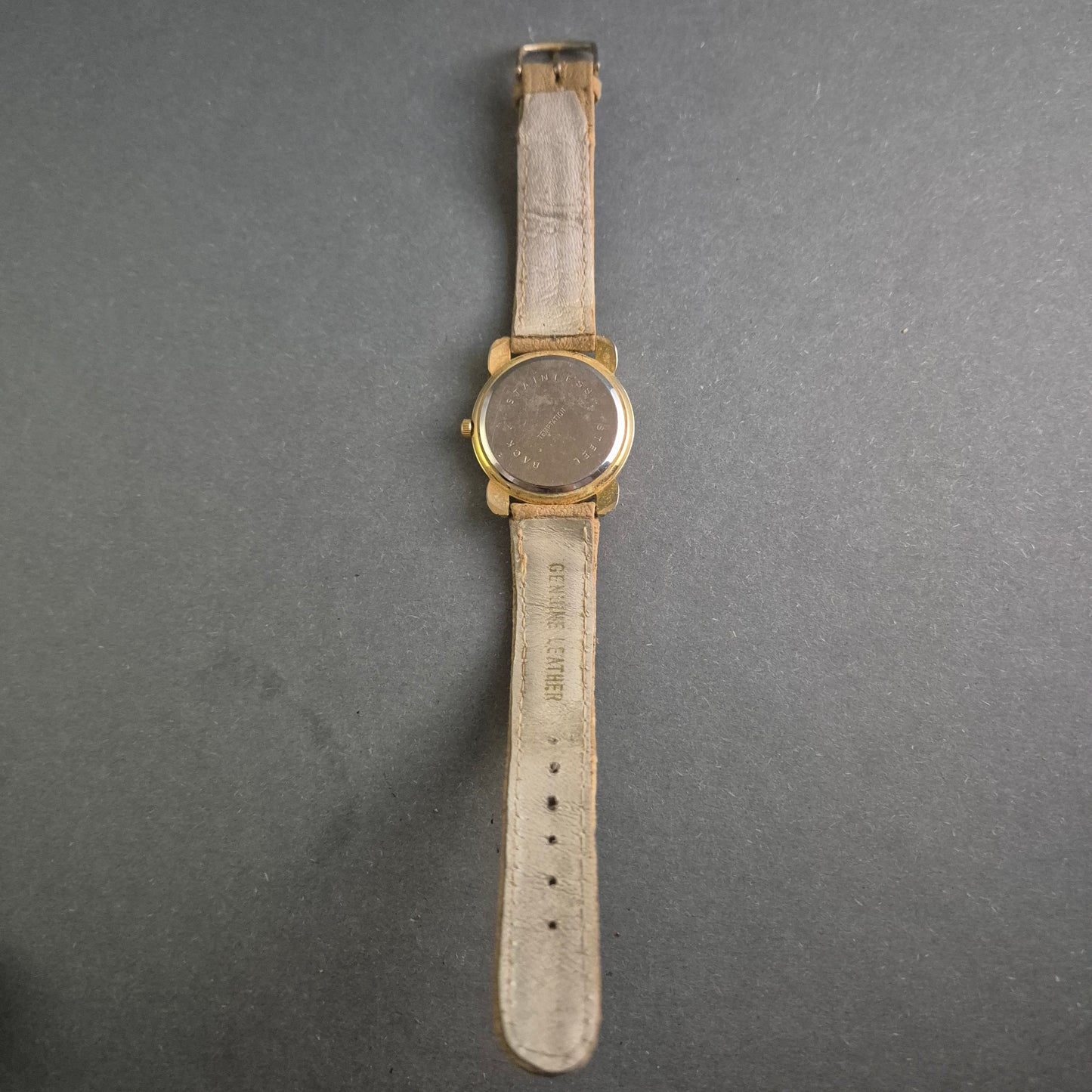 Klassische Temp Tation Damenarmbanduhr – Eleganz mit Holzakzenten