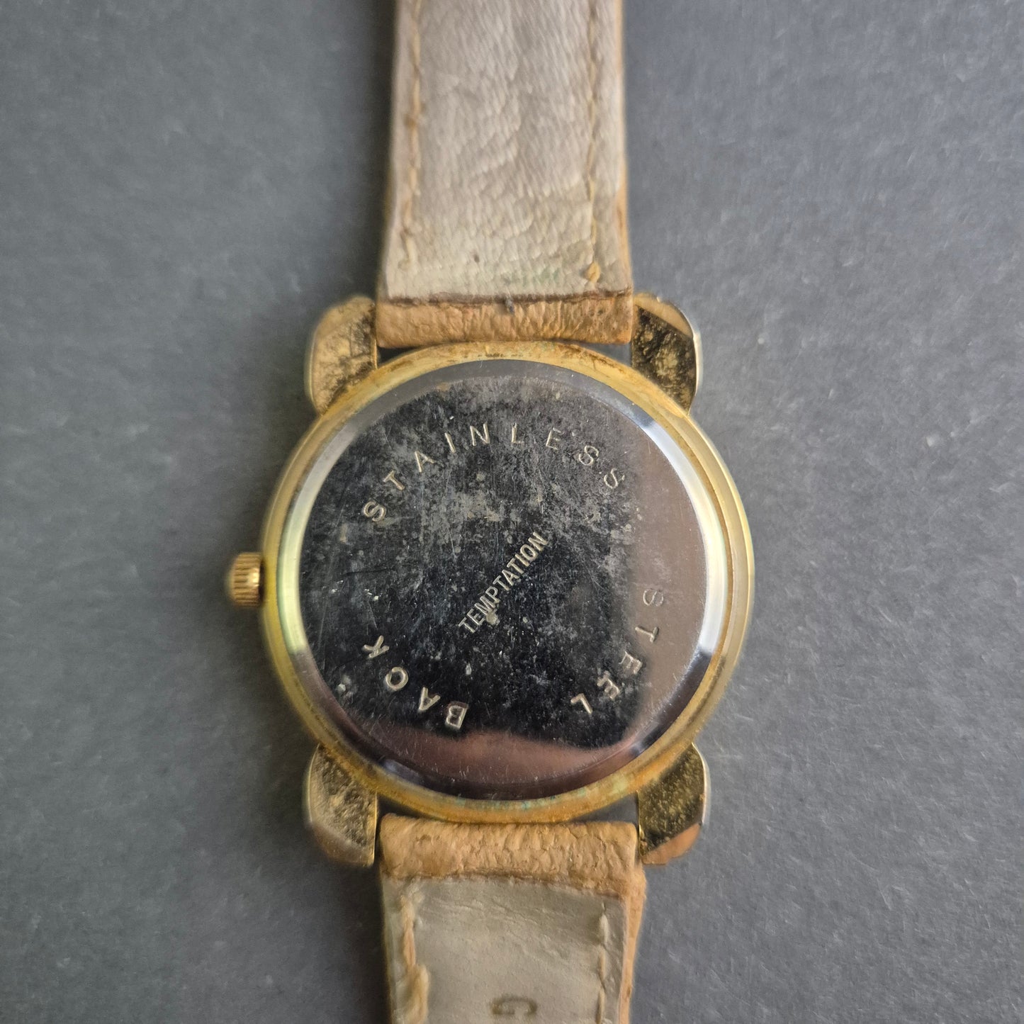 Klassische Temp Tation Damenarmbanduhr – Eleganz mit Holzakzenten