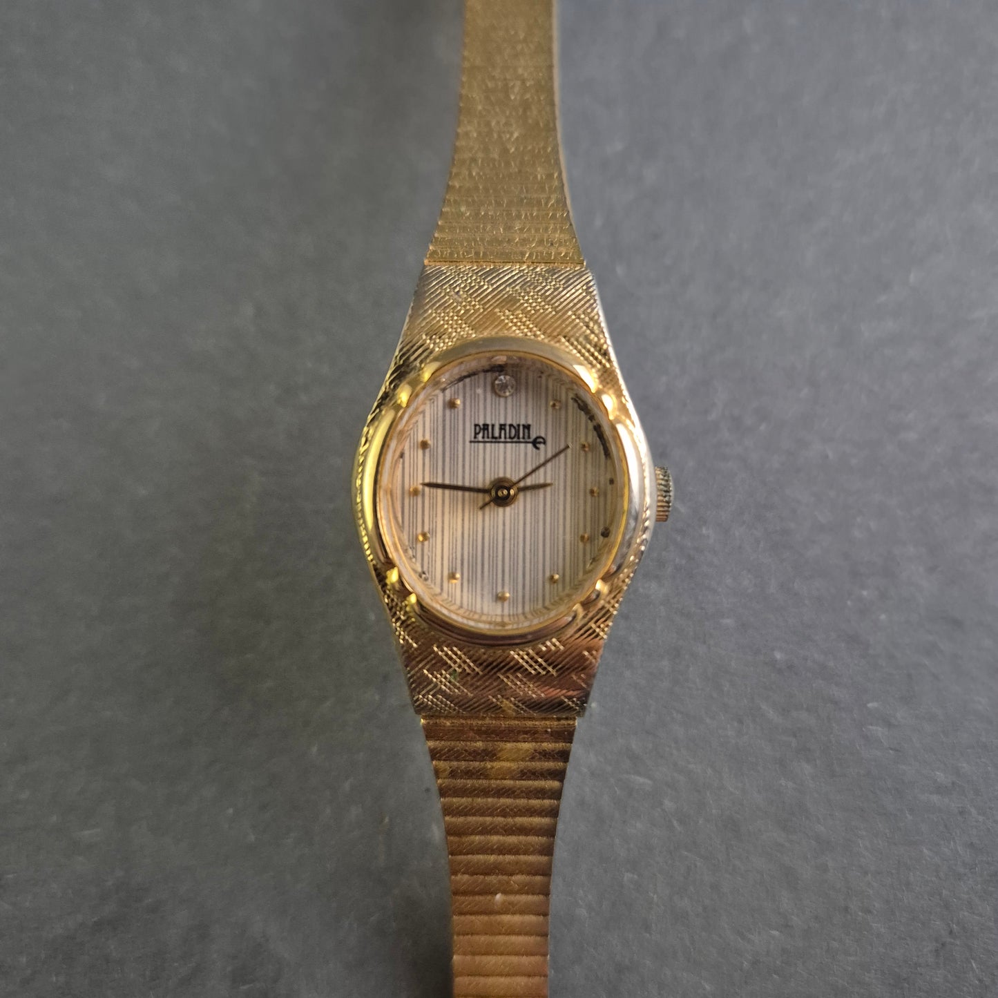 Elegante Paladin Damenarmbanduhr – Klassischer Stil in Gold