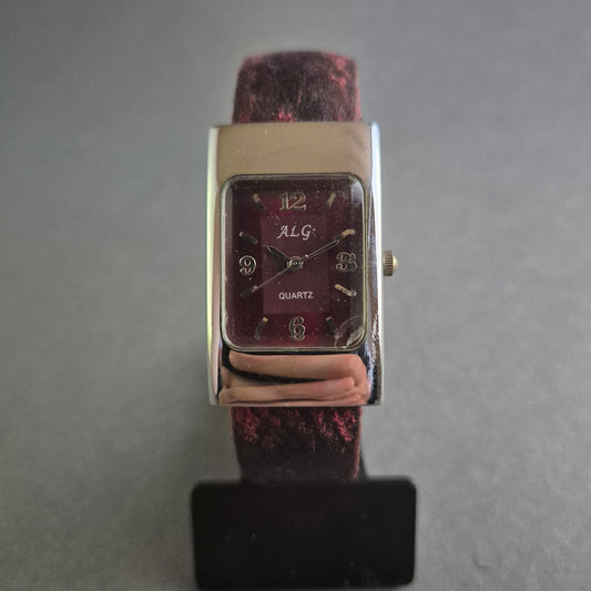 Elegante ALG Damenarmbanduhr – Zeitloses Design mit samtigem Armband