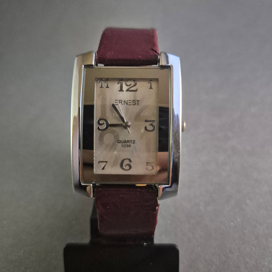 Stilvolle Ernest Damenarmbanduhr – Klassisches Design mit elegantem Lederarmband
