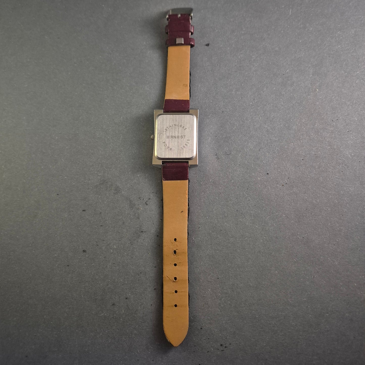 Stilvolle Ernest Damenarmbanduhr – Klassisches Design mit elegantem Lederarmband