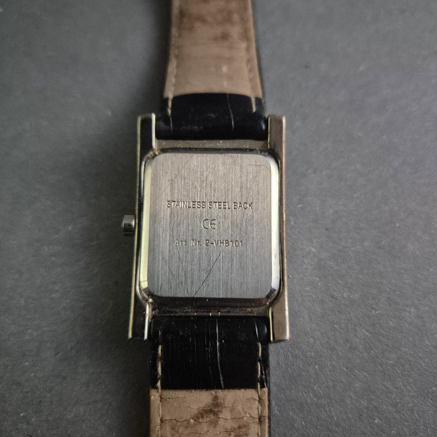 Klassische Magnum Herrenarmbanduhr – Eleganz mit römischen Ziffern