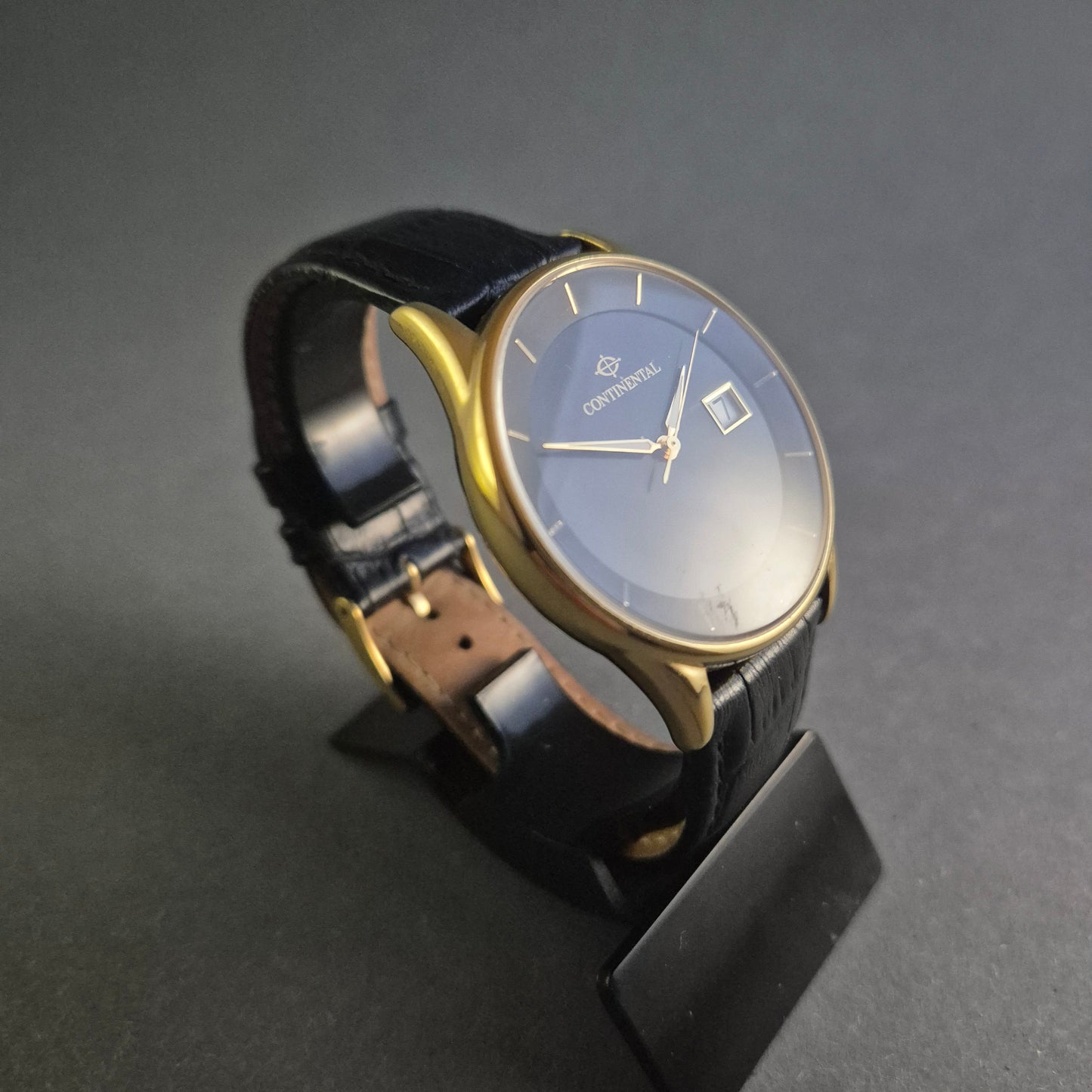 Elegante Continental Herrenarmbanduhr – Schweizer Präzision mit Datumsanzeige