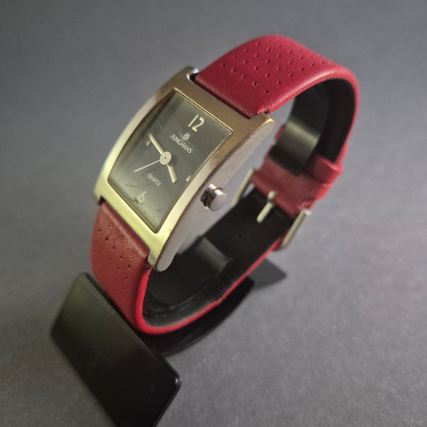 Stilvolle Junghans Damenarmbanduhr – Klassische Eleganz mit rotem Lederarmband