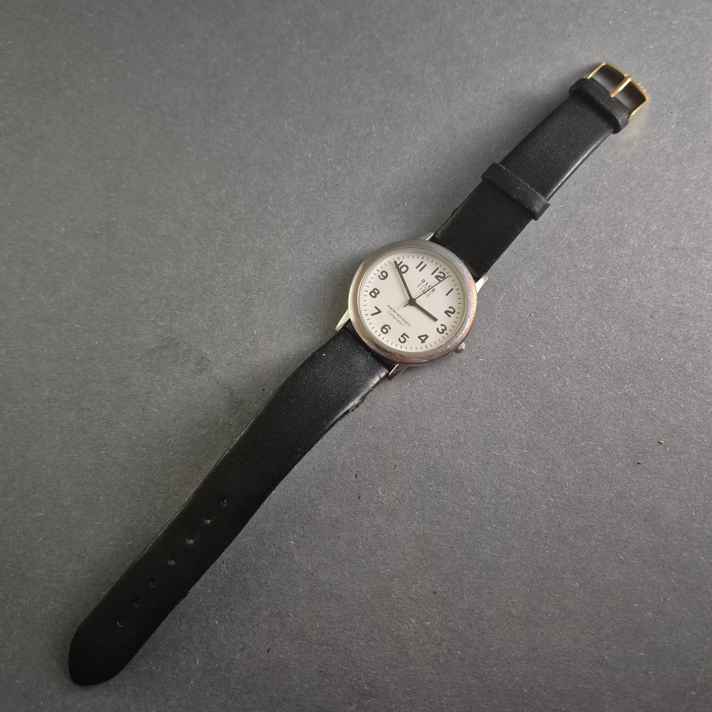 Praktische Osco Time Herrenarmbanduhr – Wasserdicht und alltagstauglich