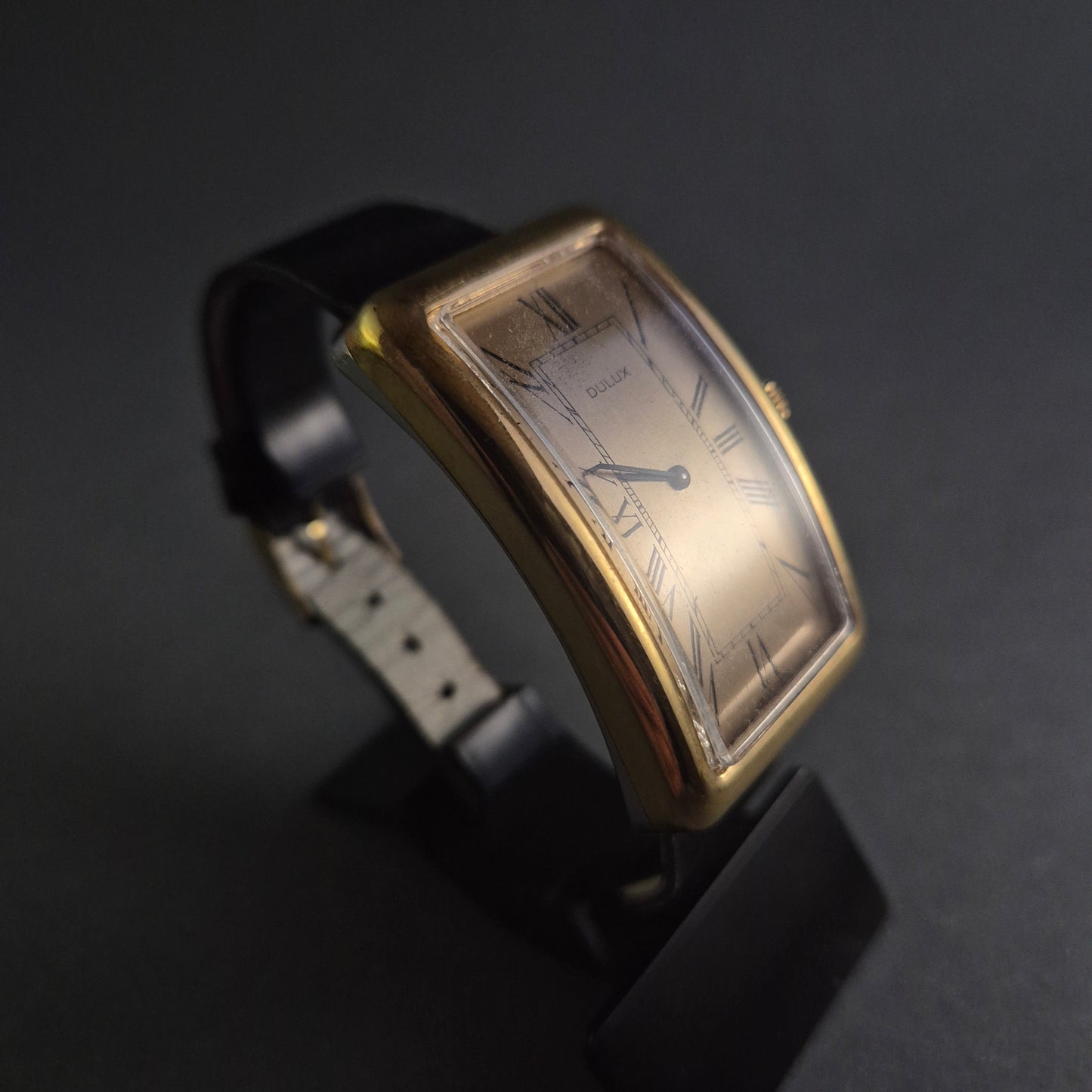 Elegante Dulux Damenarmbanduhr – Schweizer Präzision mit klassischem Design