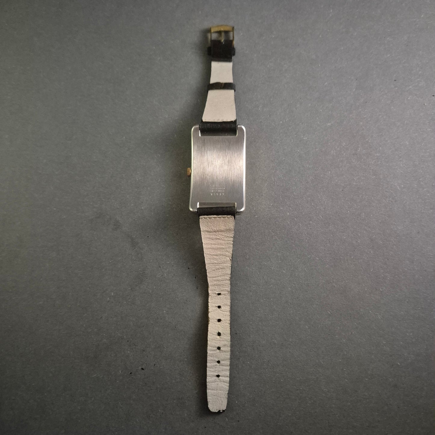 Elegante Dulux Damenarmbanduhr – Schweizer Präzision mit klassischem Design